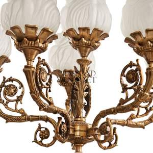 Lampe sur pied en laiton de style français antique avec piédestal en marbre luxueux et abat-jour en verre givré - Product Image 6