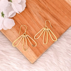 Venta al por mayor lote 25 pares elegante hecho a mano Latón chapado en oro Media Flor alambre aro pendiente moda aniversarios fiestas regalo - Product Image 4