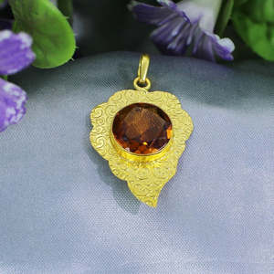 Colgante fino con diseño de pirámide de estilo religioso hecho a mano con citrino, oro, rodio y chapado en oro rosa, abalorio de joyería de perlas - Product Image 1