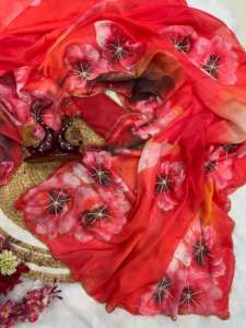 Boutique indienne, grâce et sophistication, ce sari rouge en soie douce à imprimé floral, style traditionnel et contemporain pour femmes - Product Image 3