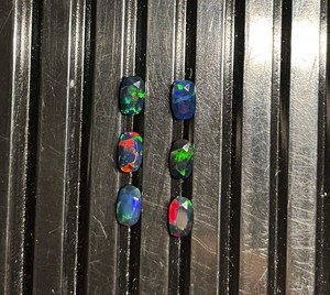 Opale noire naturelle certifiée IGI de haute qualité 3*5 MM coussin cristal taillé à facettes 8 MM de hauteur pierre précieuse en vrac - Product Image 2