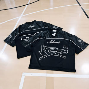 เสื้อยืดโอเวอร์ไซส์ทรงบ็อกซี่ คอวี ผ้าซาติน ตาข่าย พิมพ์ลายสไตล์เรโทร สำหรับผู้ชาย ออกแบบเองได้ ผลิตตามสั่ง (OEM) เหมาะสำหรับใส่เล่นกีฬาฟุตบอล ฤดูร้อน สตรีทแวร์ - Product Image 1