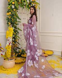 Belle collection de saris de vêtements de fête pour femmes avec impression numérique de motifs floraux sur des tissus en soie fausse georgette - Product Image 2