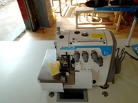 Machine à coudre industrielle surjeteuse à entraînement direct à quatre fils JACK E3-4 d'occasion