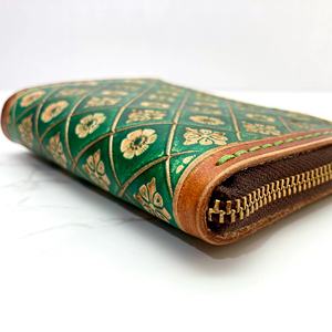 Carteras de mano con broche de presión para mujer, con bordado de flores, 100% cuero genuino, color verde oscuro, con múltiples ranuras para tarjetas - Product Image 1