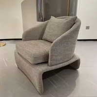 Fauteuil lounge contemporain en tissu fait main Luchia avec pieds en bois - Utilisation commerciale, maison, bureau, appartement, hôtel, salon, chambre