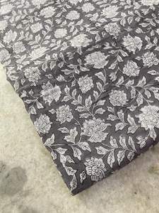 Tela de algodón étnico indio hecho a mano acolchado flor impresa bloque de mano confección columpio suelto correr tejido a mano de La India - Product Image 2