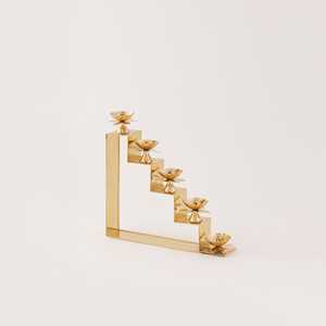 Escalera de latón Diyas Elegantes elementos decorativos de latón pulido para escalera en tamaños pequeños a extragrandes - Product Image 1