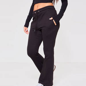 Pantalones de chándal con parte inferior de campana personalizados para mujer, tela suave OEM de fabricante, perfectos para ropa de descanso de entrenamiento y estilo diario - Product Image 2