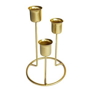 Candelero de metal de latón elegante y asequible, decoración clásica para el hogar para crear un ambiente romántico de LUXURY CRAFTS - Product Image 1