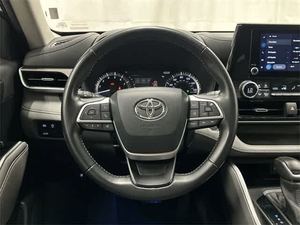 Toyota Highlander L FWD SUV/Crossover 2023 Negro Metálico Medianoche, Automático, Cuero, Usado en Excelentes Condiciones y a un Precio Increíble - Product Image 2