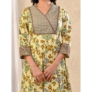 Vestido Largo de Algodón Gris Crema con Estampado Floral, Silueta Recta y Cintura Natural - Product Image 2