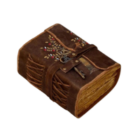 Carnet artisanal créatif vintage de 400 pages, relié en cuir avec fermoir en laiton, motif arbre gaufré, bords festonnés, promotionnel