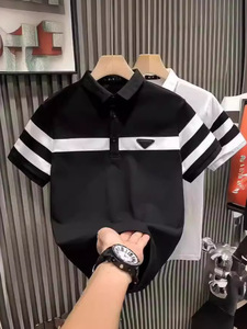 Camiseta de hombre de lujo ligera a rayas en blanco y negro con diseño impreso y logotipo personalizado, Polo de manga corta - Product Image 5