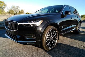 Voiture d'<span class=keywords><strong>occasion</strong></span> à faible kilométrage <span class=keywords><strong>Volvo</strong></span> XC60 Recharge T8 2021 Prête à être expédiée - Product Image 3