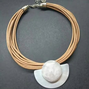 Taille personnalisée Meilleur design Perle en résine de haute qualité Collier couleur argent Bijoux de mode Boucles d'oreilles Accessoires Femmes Fête de Noël - Product Image 1