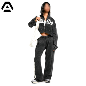 Cómodo de alta calidad de gran tamaño Street Style Fleece o French Terry en color negro Mujeres Sudadera con capucha recortada POR INCREÍBLES INDUSTRIAS - Product Image 3