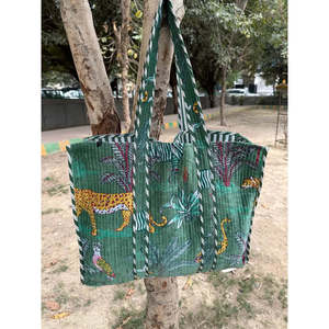 Bolso Tote Reversible de Terciopelo y Algodón Acolchado Estilo Boho Chic para Mujer, Bolso de Compras Ecológico y Sostenible, Color Ocre, para la Playa - Product Image 1