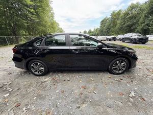 SUPER PROPRE, OCCASION, 2023 FORTE LX SEDAN, TRANSMISSION, 147 CV, 2L, Traction avant, PRÊT POUR L'EXPÉDITION - Product Image 5