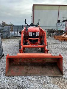 Tractor Compacto Utilitario Premium L4060 2022 con Potencia de Grado Profesional - Product Image 2