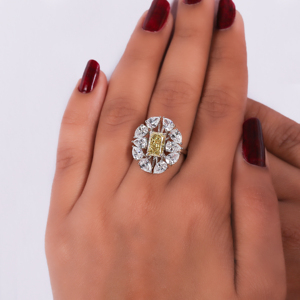Bague de fiançailles en or massif 18 carats avec diamant de laboratoire jaune taille radiant en forme de fleur et diamant poire EF – Cadeau luxueux pour femme - Product Image 6
