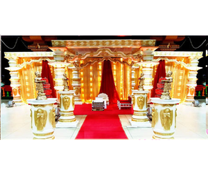 Mandap Portátil Exclusivo de FRP para Bodas con Pilares Dorados para Ceremonia de Boda India - Diseño Tradicional - Product Image 1