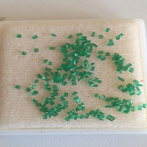 พลอยสีเขียวมรกตสี่เหลี่ยมเกรด AAA รับรองโดย IGI - Product Image 2