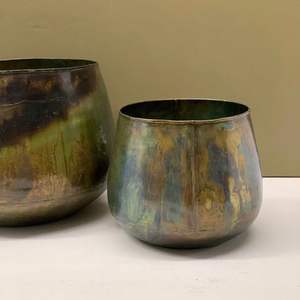 แจกันดอกไม้โลหะงานทำมือแบบพรีเมี่ยมดีไซน์โบราณสำหรับการตกแต่งบ้านที่มีเสน่ห์และไม่เหมือนใครสำหรับงานแต่งงาน - Product Image 1