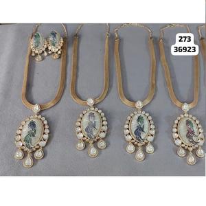 Meilleures ventes Magnifique collier de créateur Kundan serti de boucles d'oreilles assorties Bijoux de mariage en vrac au meilleur prix - Product Image 2