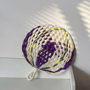 Éventail rond en osier de haute qualité, tissé à la main, design en feuilles de palmier colorées, écologique, rafraîchissant et décoratif pour l'été - Product Image 2