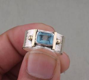 แหวนแต่งงานเงินแท้ 925 ชุบทองคำขาว ประดับพลอยบลูโทแพซทรงบาแกตต์ ดีไซน์เรียบหรูแบบคลาสสิก - Product Image 3