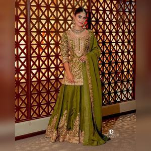 Conjunto de salwar kameez sharara Elite chinon con parte superior con bordado de hilo grueso y sharara con dupatta para salidas informales, directo de fábrica - Product Image 3