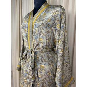Vestido Kimono de Seda Reciclada Estilo Boho Chic Vintage para Mujer, Ideal para la Playa, Resort, Casa o como Bata de Baño - Product Image 6