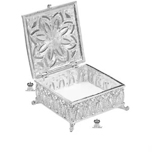 กล่องใส่เครื่องประดับโลหะสีทอง เป็นมิตรกับสิ่งแวดล้อม ด้านในบุผ้ากำมะหยี่และกระจก ดีไซน์ปรับแต่งได้ เหมาะสำหรับเป็นของขวัญสำหรับผู้หญิง ใช้เก็บและโชว์เครื่องประดับ - Product Image 2