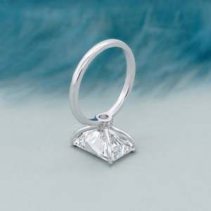 Anillo de Compromiso Solitario con Diamante Cultivado en Laboratorio, Corte Radiante, Certificado por IGI, con Halo Oculto, Nueva Categoría de Productos: Anillos de Diamantes - Product Image 4