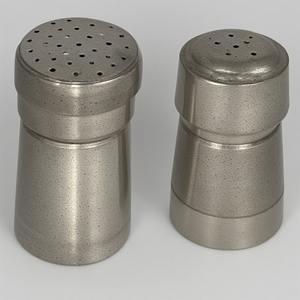 Moulin à sel et à poivre en laiton de qualité supérieure avec surface gravée ornée Travail artisanal offrant un accent décoratif pour manger - Product Image 5