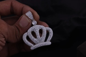 Pendentif Croix Personnalisé en Argent 925 Style Hip Hop, Design Tendance Streetwear Sertie de Diamants Moissanite, Breloques Personnalisées - Product Image 3