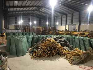 Balai de jardin naturel fait à la main avec manche court et bâton en bois Artisanat du Vietnam Balai à gazon à nom court - Product Image 4