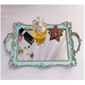 Plateau décoratif en métal design paon plateau de service carré en laiton avec plateau de service d'affichage de pièce maîtresse de conception artisanale - Product Image 4