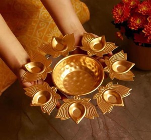 Fleur décorative flottante en laiton métal Urli blanc rustique poudre métal grand bol Diwali décoratif - Product Image 5
