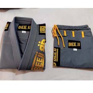 ALTA CALIDAD KARATE GI UNIFORME GI KARATE VENTA CALIENTE EQUIPO DE ENTRENAMIENTO DE KARATE TRAJES DE ARTES MARCIALES DE PESO LIGERO BLANCO 08OZ, 12OZ - Product Image 1