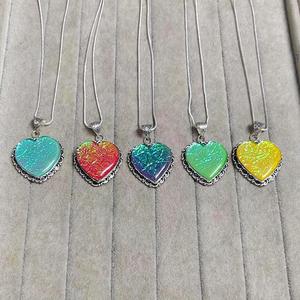 Colgante de Ágata en Forma de Corazón Multicolor, Gema con Grabado de Amor, Figura Tallada, Decoración para el Hogar, Bodas, Vacaciones, Arte de Gujarat - Product Image 4