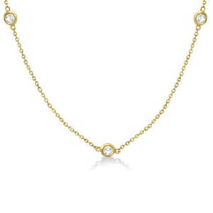 Collar de Oro Amarillo de 14k con Tres Diamantes Engastados en Bisel de 0.50ct - Product Image 3