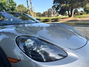 ปี 2019 สำหรับ 718 Boxster S วิ่ง 23,000 ไมล์ เครื่องยนต์เทอร์โบ 350 แรงม้า แบบ Flat-4 พวงมาลัยซ้าย เบาะหนัง หลังคา Panoramic Sunroof กล้องมองหลัง 360 องศา - Product Image 2