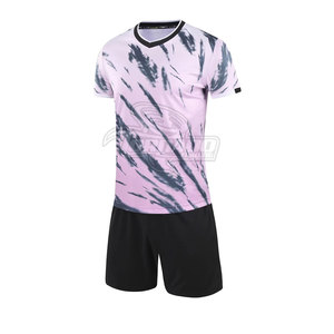 Uniforme de football de haute qualité à manches courtes respirant de couleur personnalisée fabriqué en usine pour hommes adultes - Product Image 1
