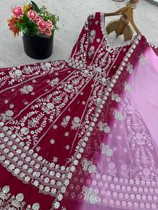 Ensemble de robe en tissu brodé de style Empire vintage élégant très demandé, avec dupatta assorti pour les mariages et les festivals - Product Image 4