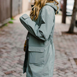 Chaqueta de lluvia ligera con cremallera de diseño único y cómodo impermeable para mujer, cortavientos con bloque de color - Product Image 1