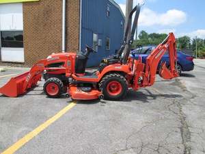 Mini tracteur Kubota BX23S 4x4 avec chargeur frontal et pelle arrière |   Tracteur agricole compact 23HP, tracteur subcompact 4x4 avec chargeur - Product Image 3