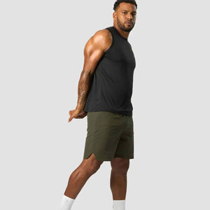 Ensemble de vêtements de sport deux pièces pour hommes, débardeur d'entraînement sans manches noir et short de sport vert olive. - Product Image 1
