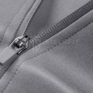 ชุดวอร์มผู้ชายขายดี น้ำหนักเบา ระบายอากาศได้ดี ผลิตจากผ้าโพลีเอสเตอร์/คอตตอน ดีไซน์ทันสมัย ลายเรียบ - Product Image 3